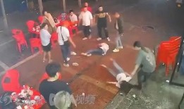 唐山打人爆料小伙视频大全,小伙英勇挺身，视频记录惊心动魄瞬间